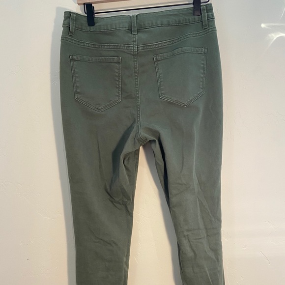 NWOT Green Distressed Stretch Skinny Pants, 10 - Picture 2 of 4